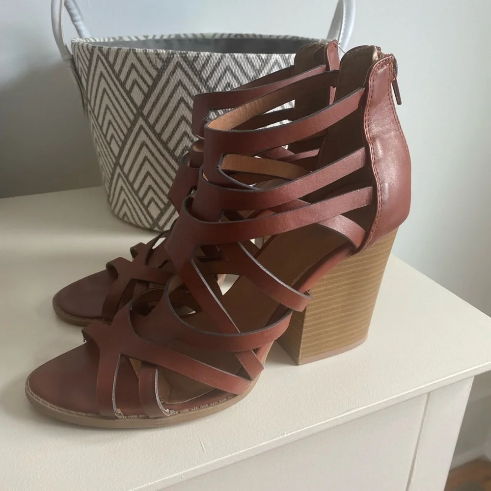 Qupid | Open toed block heels | size 9.5 - Picture 2 of 7